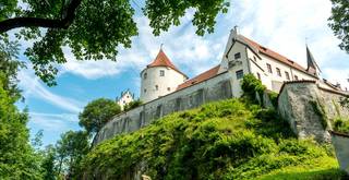 Blick auf das Hohe Schloss vom Baumgarten in Füssen