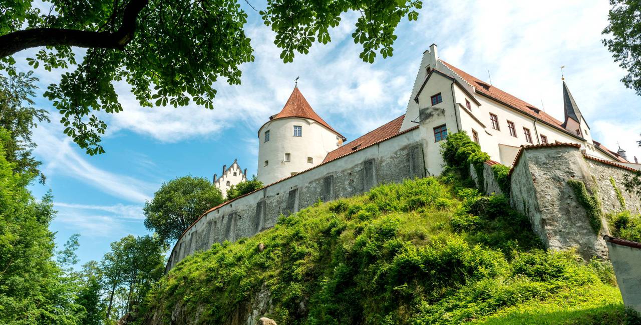 Blick auf das Hohe Schloss vom Baumgarten in Füssen